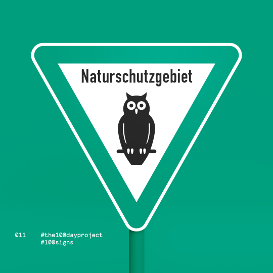 Green triangular sign with a white inner triangle and black owl silhouette. The text 'Naturschutzgebiet' is above the owl.